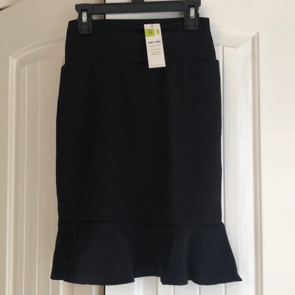 Black pencil skirt with ruffled hem